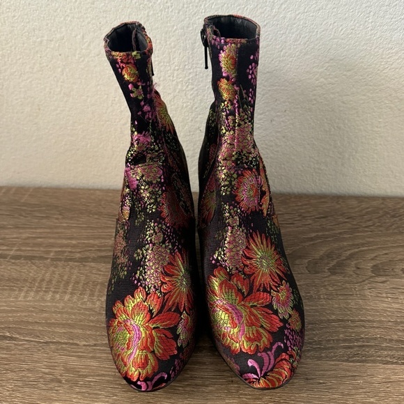Steve Madden Sania-V Booties, Black Floral Jacquard, Size 6 - Picture 2 of 7